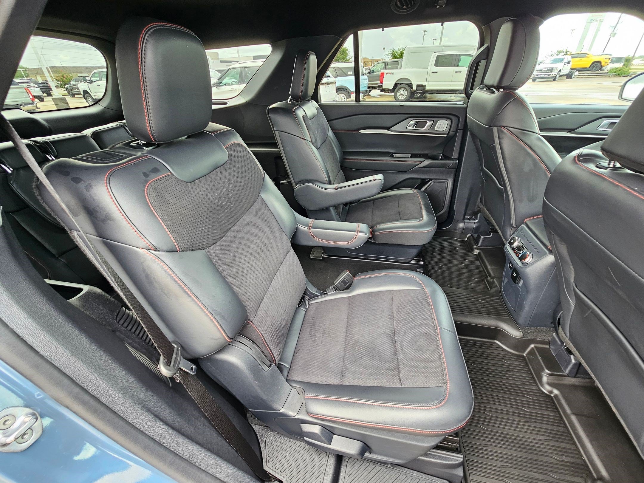 Certified 2025 Ford Explorer ST RWD image 32