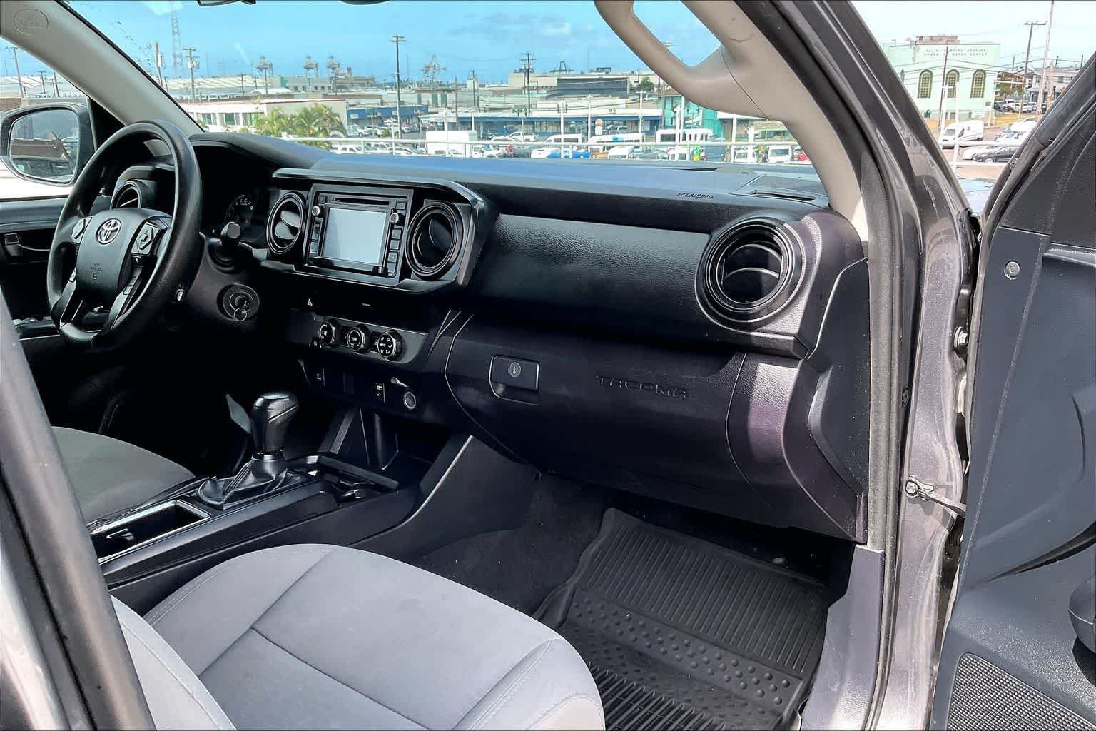 Used 2018 Toyota Tacoma SR5 RWD image 23