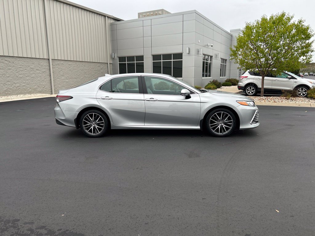 Used 2021 Toyota Camry XLE w/ Navigation Package FWD image 5