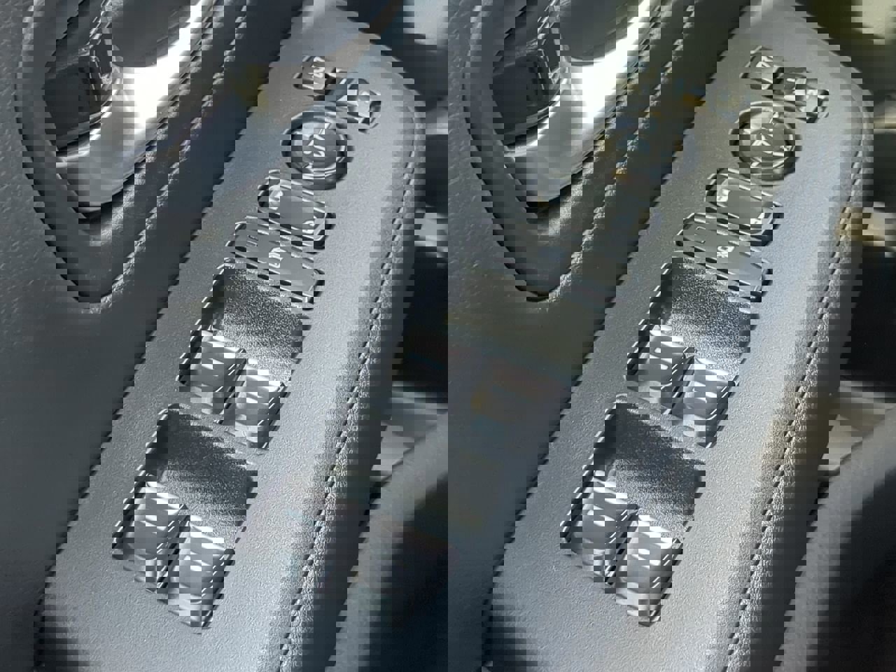 Used 2025 Honda Pilot Black Edition image 23