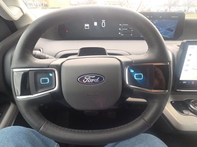 Certified 2025 Ford Expedition Active image 29