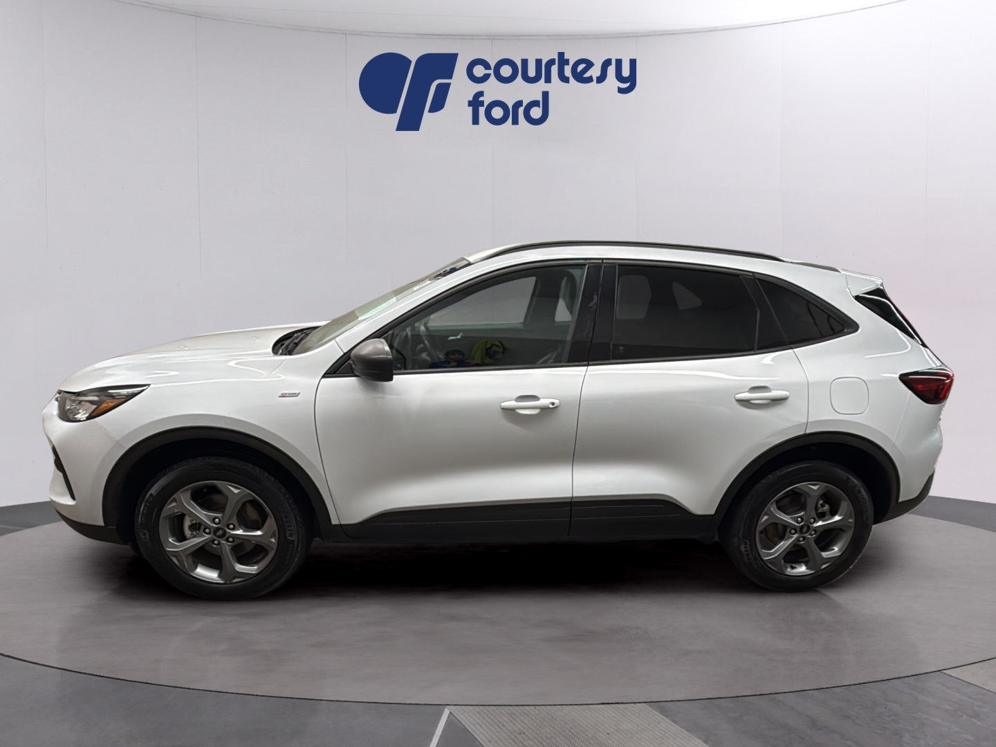 Certified 2025 Ford Escape ST-Line w/ Tech Pack #1 AWD/4WD image 4