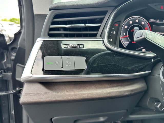 Used 2020 Audi Q8 Premium Plus AWD/4WD image 30