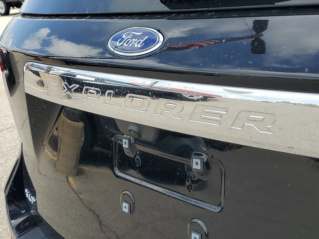 Certified 2024 Ford Explorer XLT w/ Equipment Group 202A AWD/4WD image 7