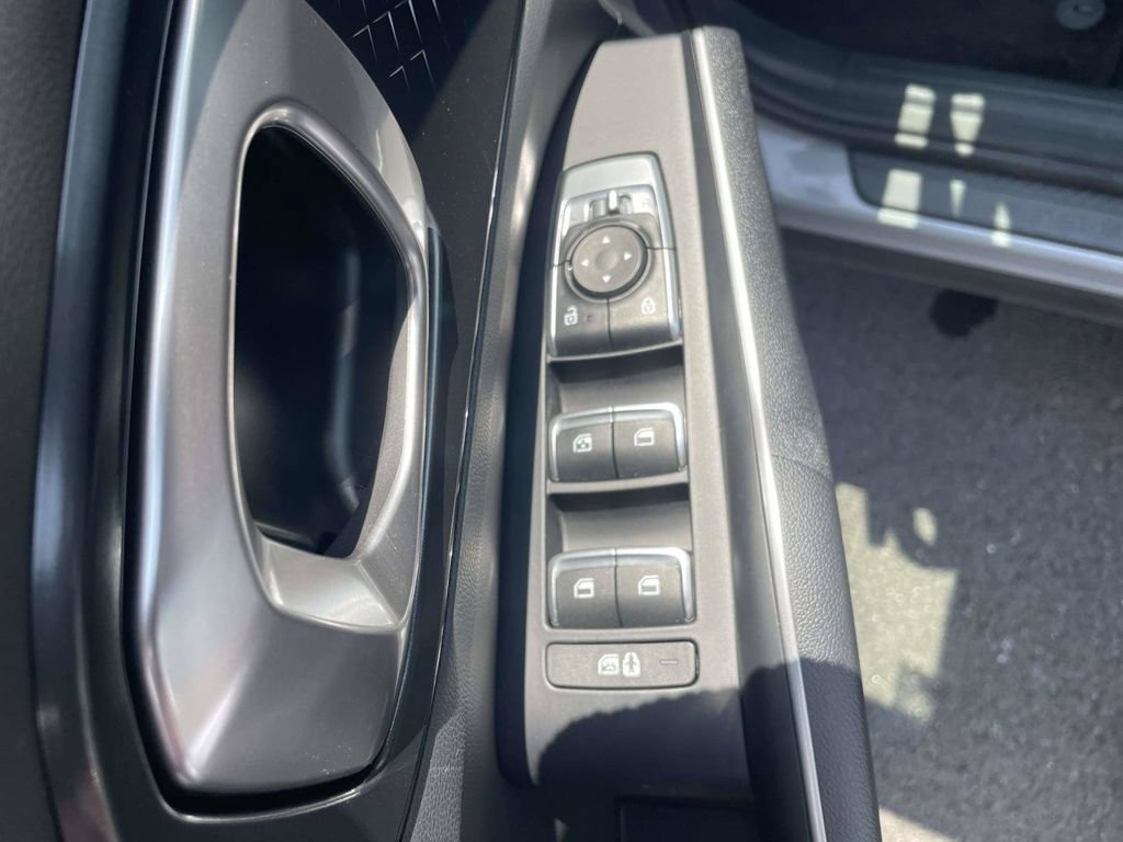 Used 2025 Kia Sorento S w/ Panoramic Sunroof Package FWD image 16