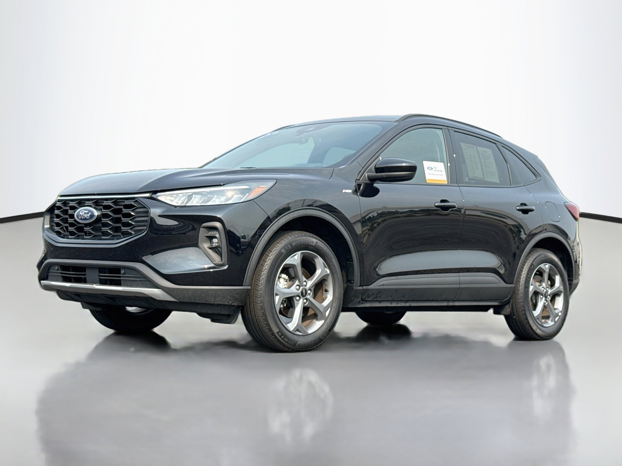 Certified 2025 Ford Escape ST-Line Select AWD/4WD image 3