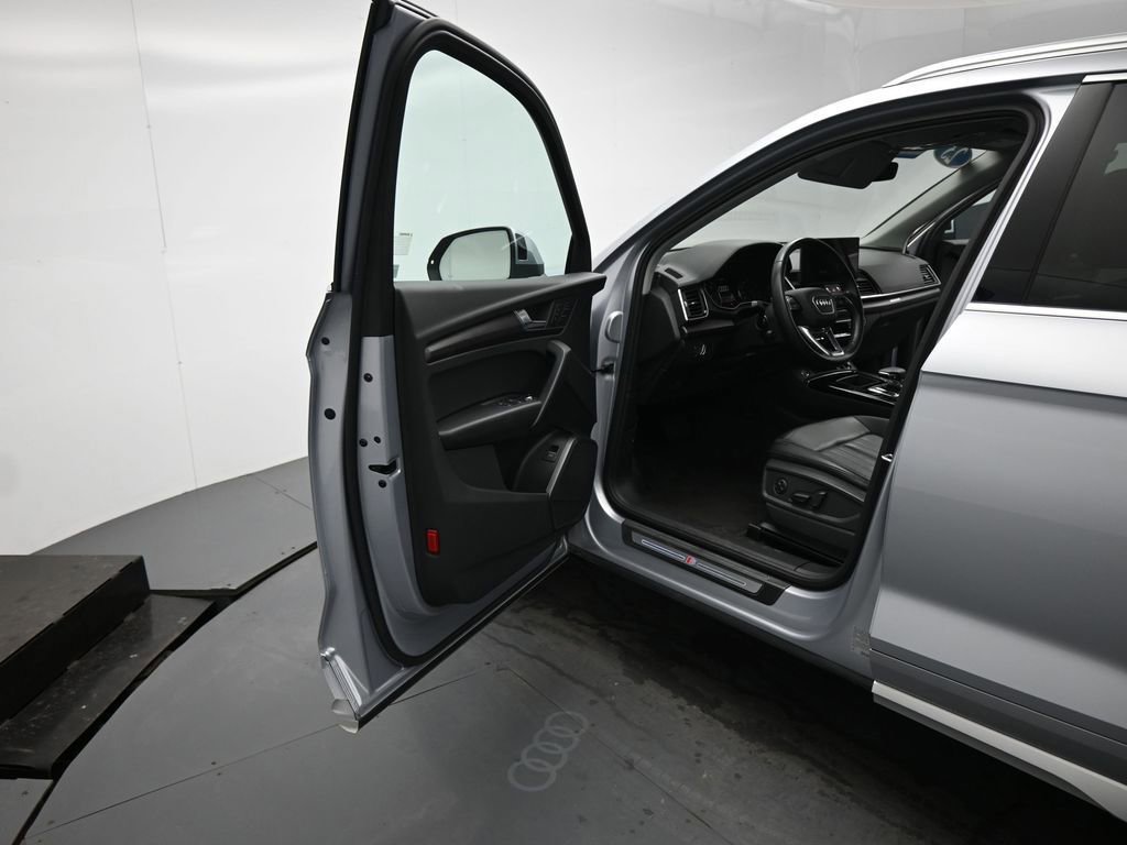 Used 2023 Audi Q5 2.0T Premium w/ Convenience Package image 36