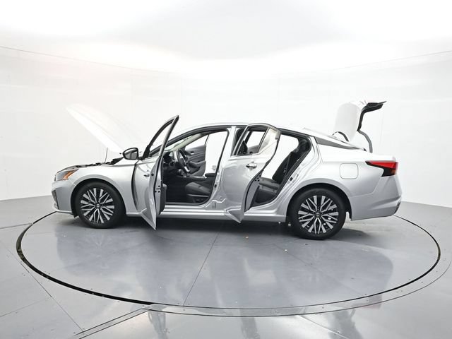 Used 2024 Nissan Altima 2.5 SV FWD image 43