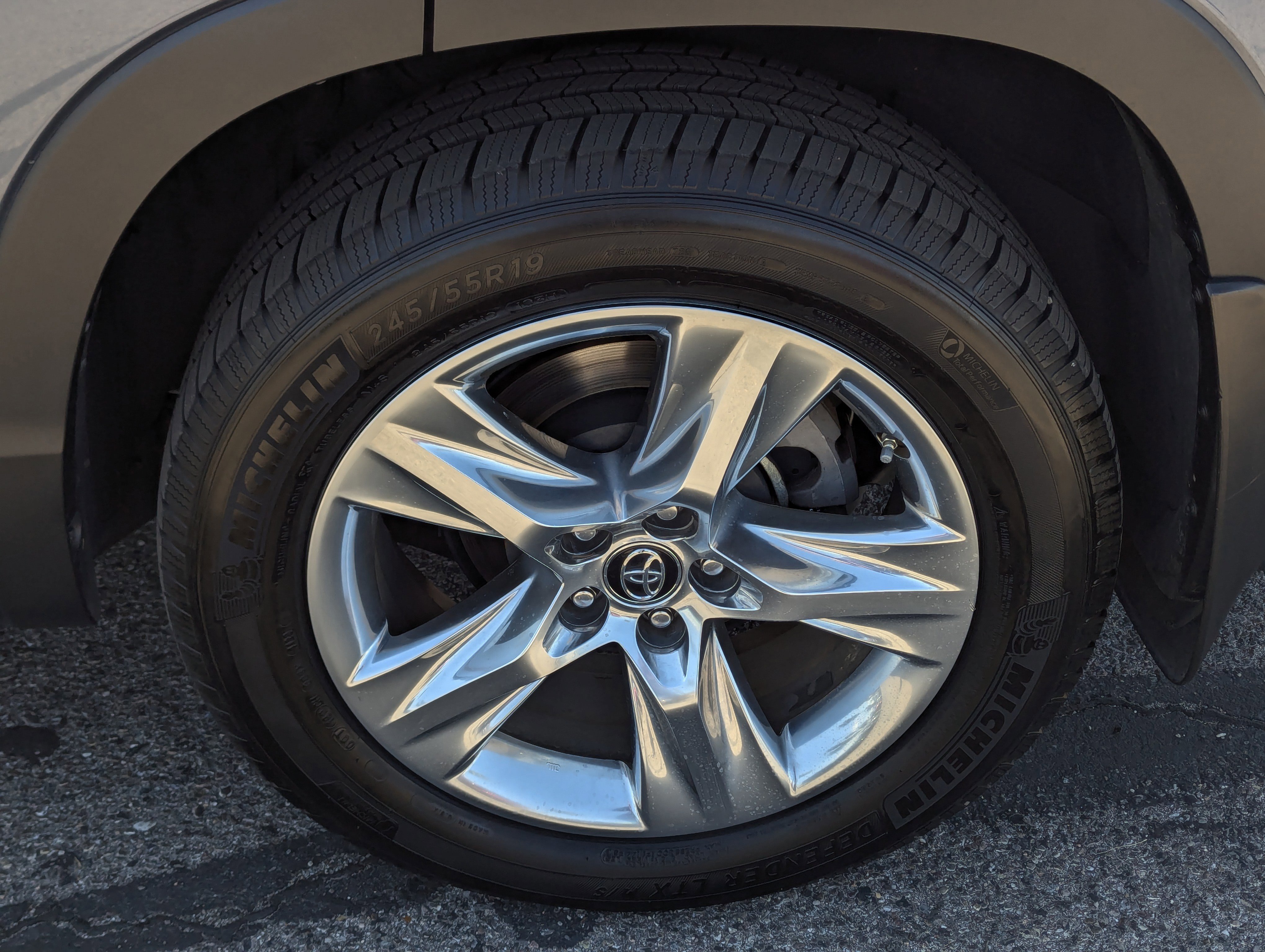 Used 2019 Toyota Highlander Limited w/ Carpet Mat Package (TMS) image 7