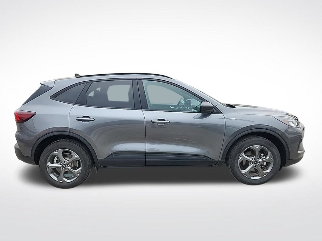 Certified 2025 Ford Escape ST-Line AWD/4WD image 9
