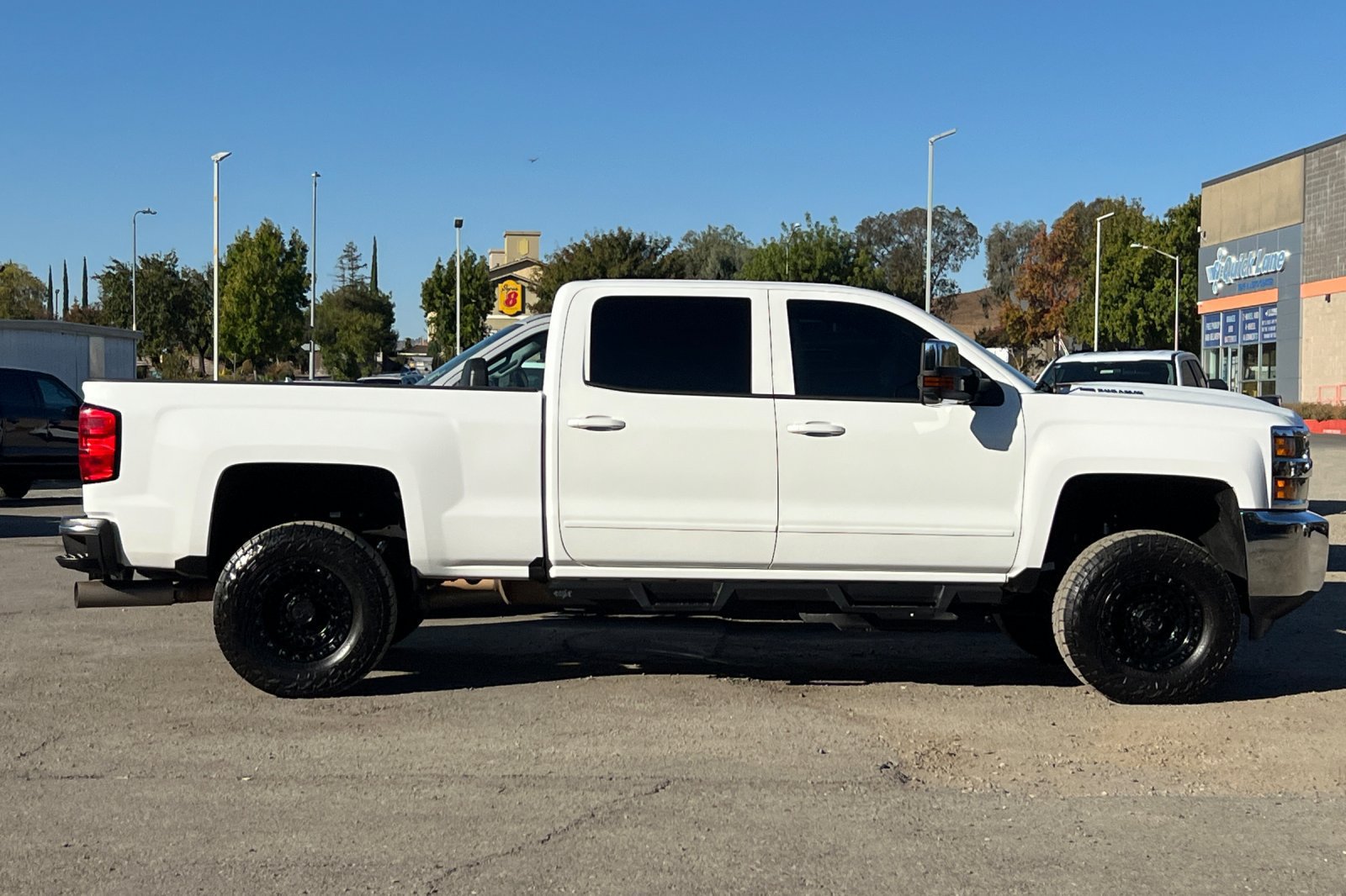 Used 2018 Chevrolet Silverado 2500 LT AWD/4WD image 3