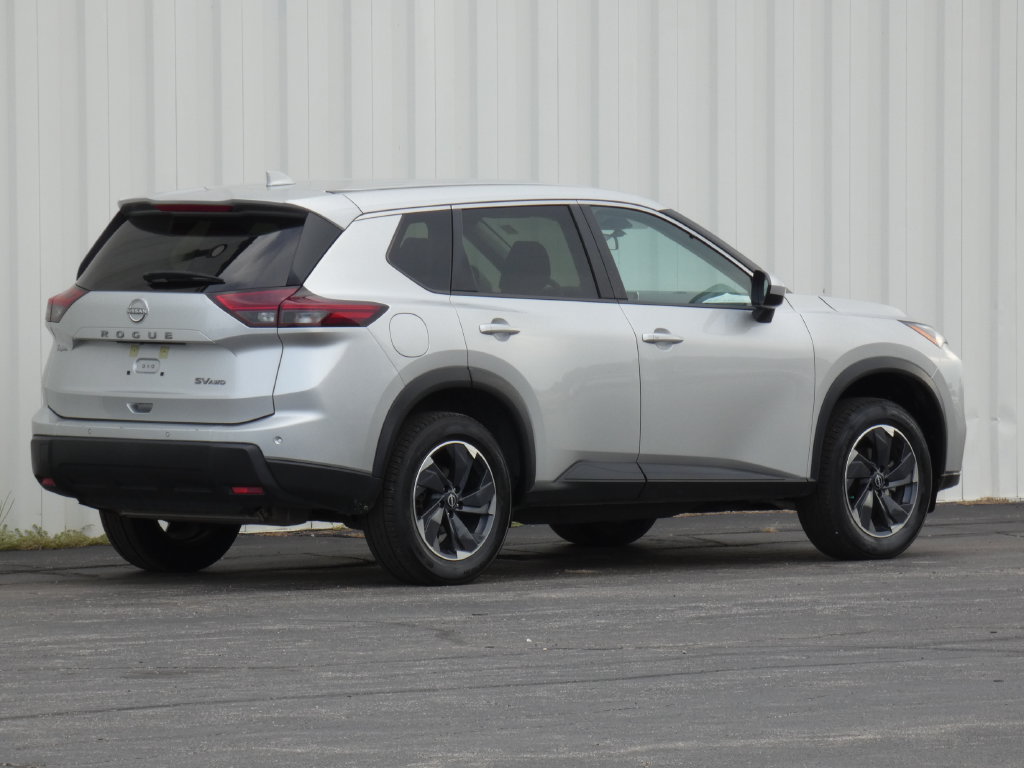 Used 2024 Nissan Rogue SV AWD/4WD image 3