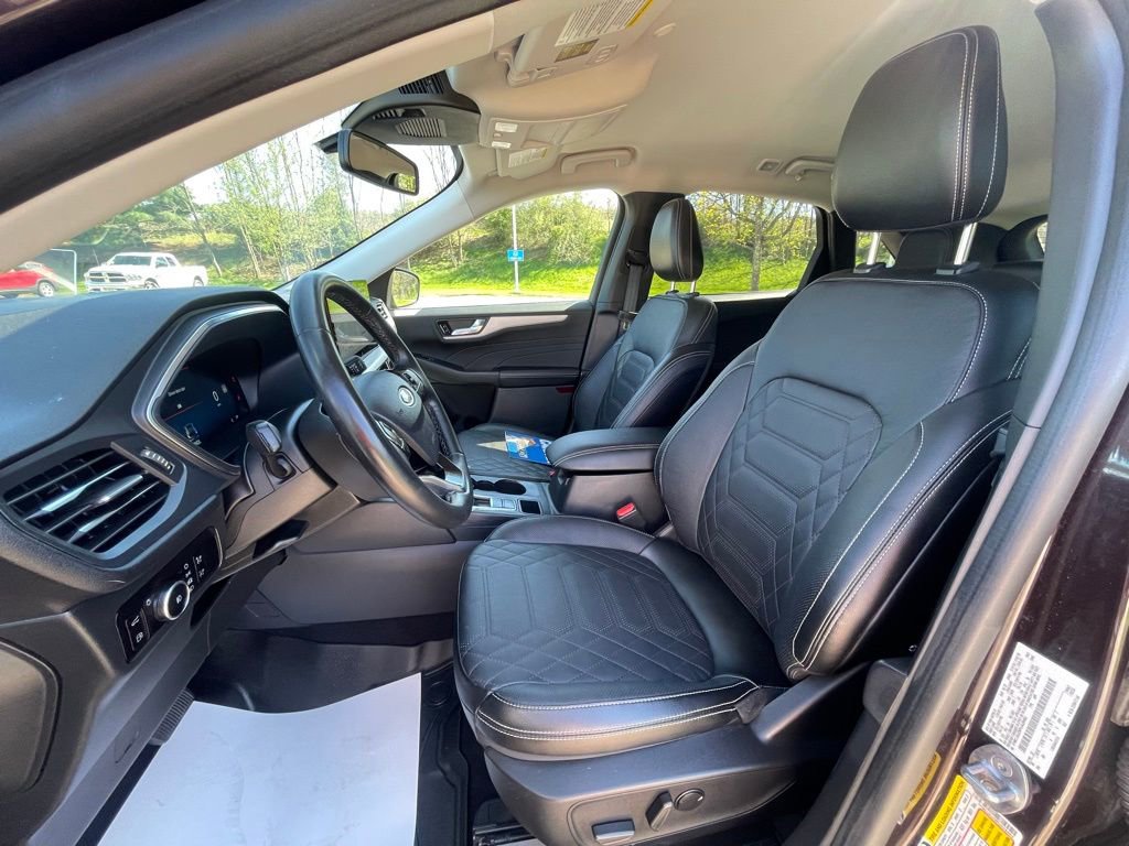 Certified 2023 Ford Escape Platinum w/ Premium Technology Package AWD/4WD image 27