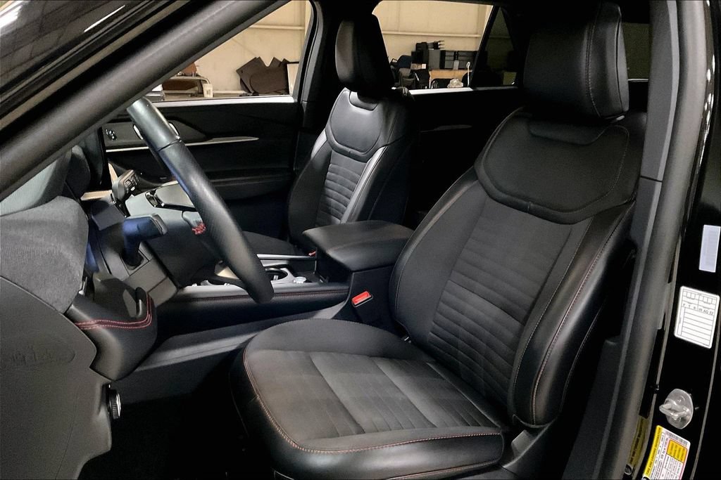 Certified 2025 Ford Explorer ST-Line w/ ST-Line Street Pack AWD/4WD image 23