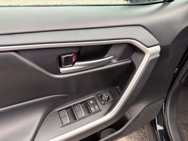 Used 2024 Toyota RAV4 XLE FWD image 5
