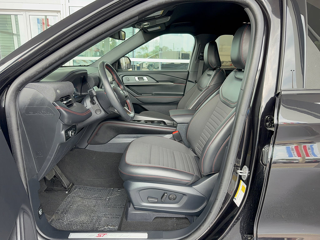 Certified 2025 Ford Explorer ST-Line w/ Premium Package RWD image 11