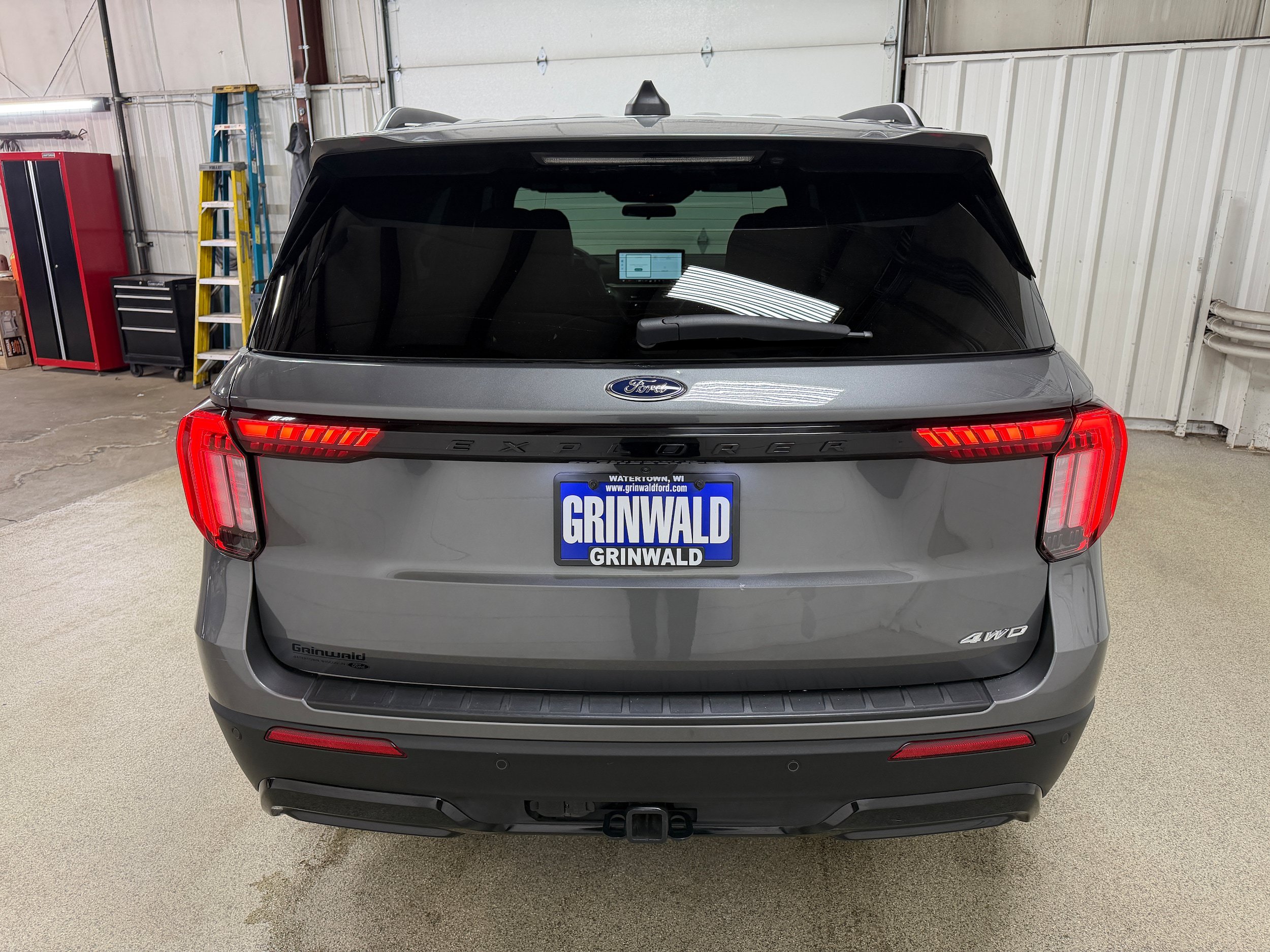 Certified 2025 Ford Explorer ST-Line AWD/4WD image 29