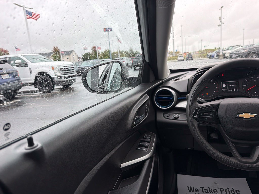 Used 2024 Chevrolet Trax LS FWD image 22