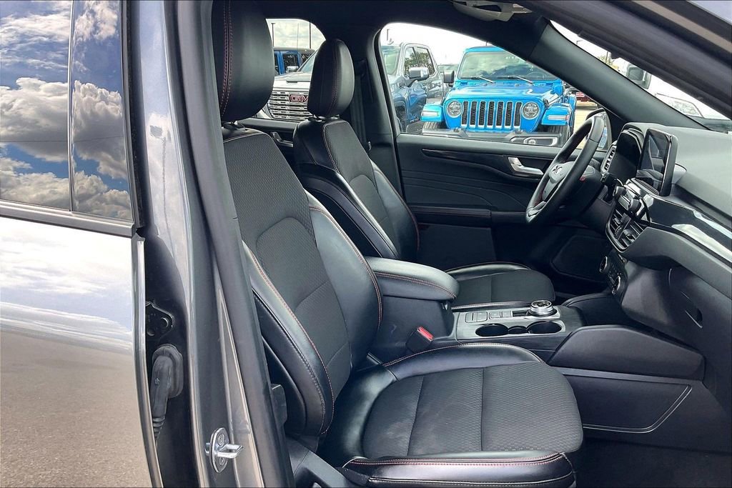 Certified 2024 Ford Escape ST-Line w/ Cold Weather Package image 29