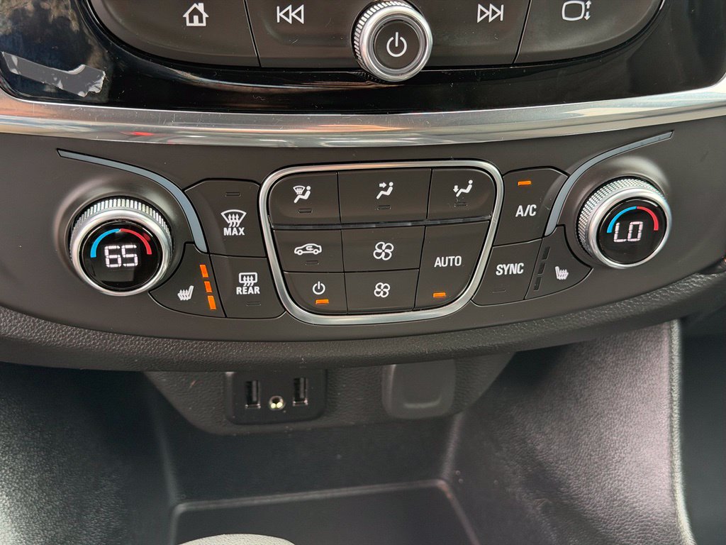 Used 2021 Chevrolet Traverse LT FWD image 39