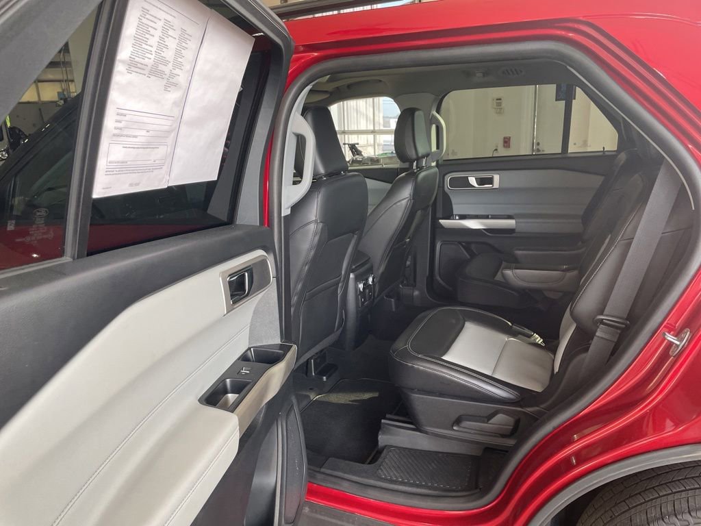 Certified 2022 Ford Explorer XLT w/ Equipment Group 202A AWD/4WD image 14