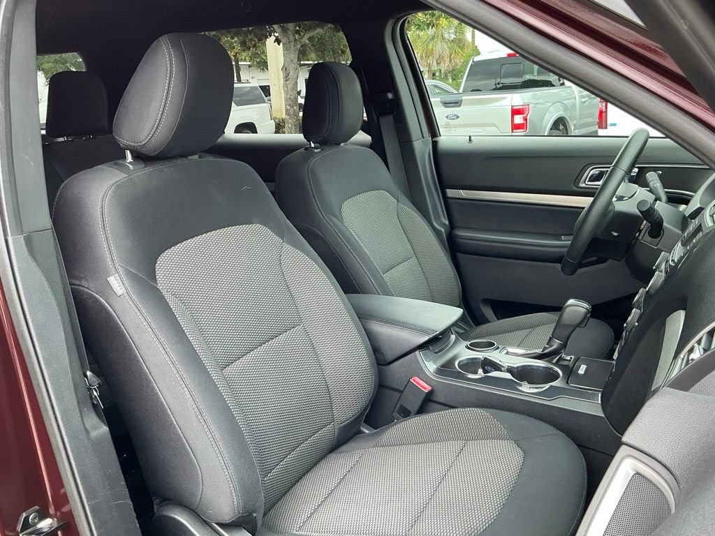 Certified 2018 Ford Explorer XLT FWD image 32