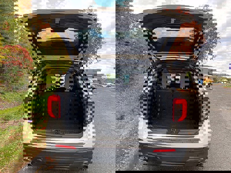 Certified 2022 Ford Explorer XLT w/ Equipment Group 202A image 9