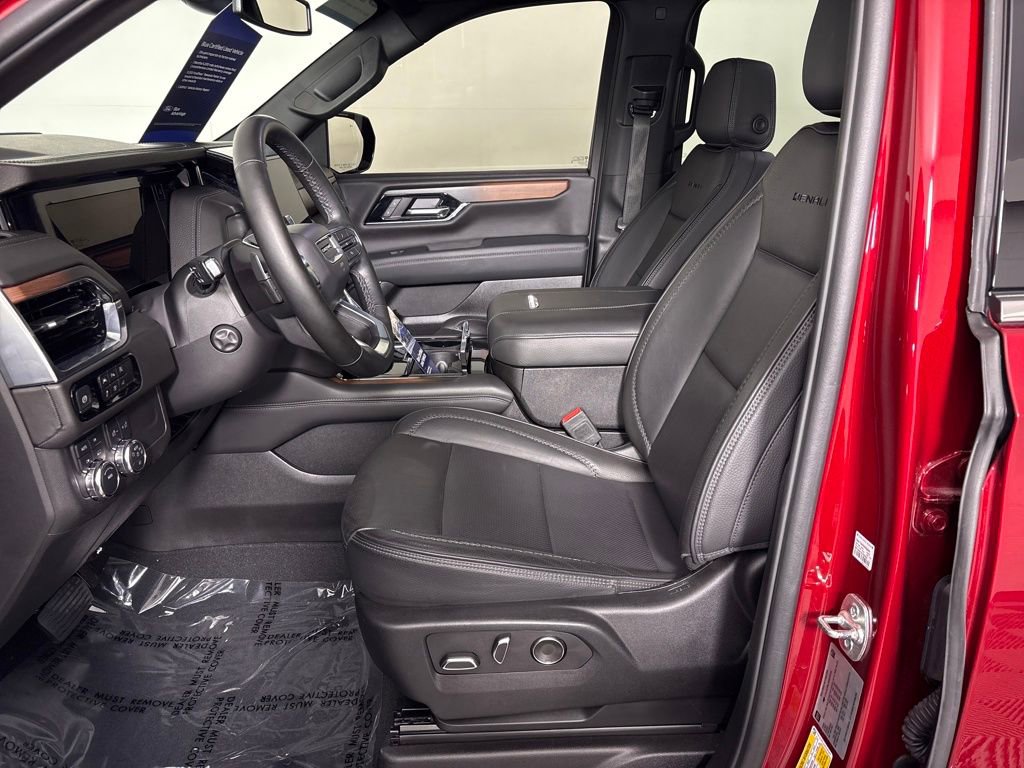 Used 2025 GMC Yukon XL Denali w/ Sun & Power Step Package image 12