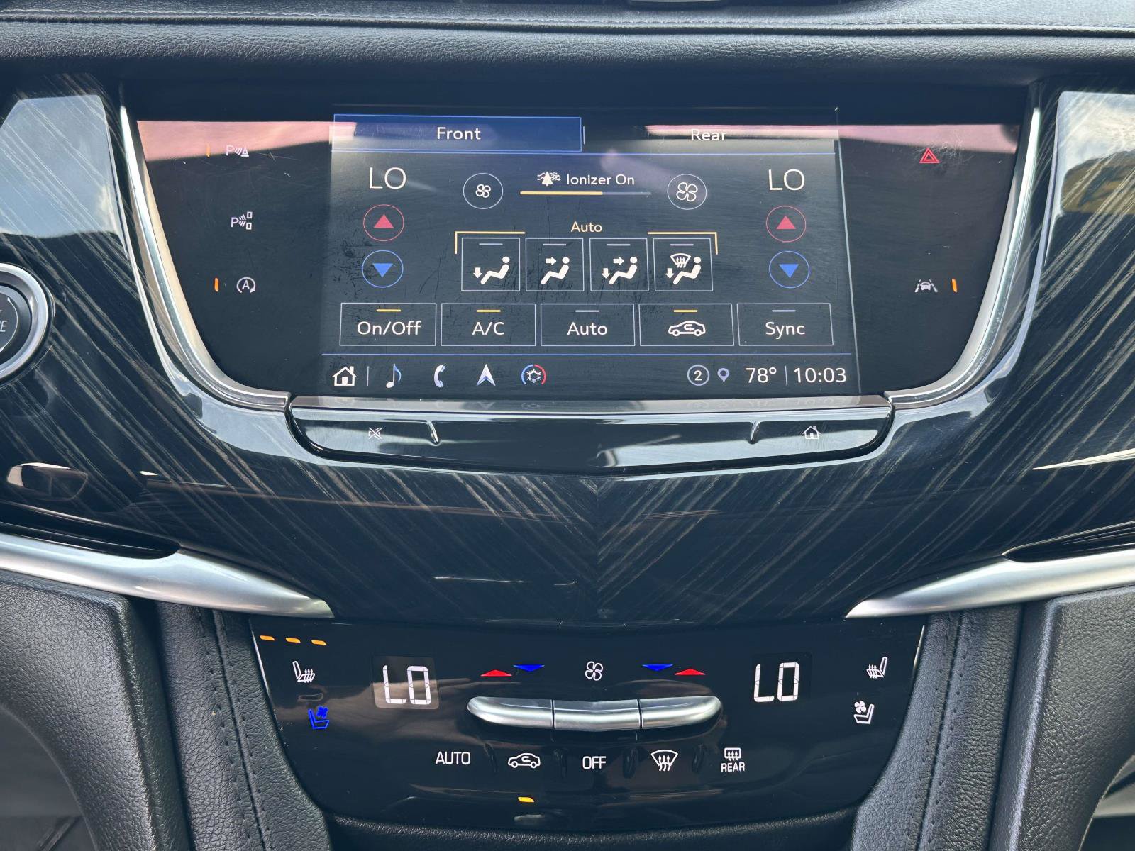 Used 2024 Cadillac XT6 Premium Luxury w/ Technology Package AWD/4WD image 11