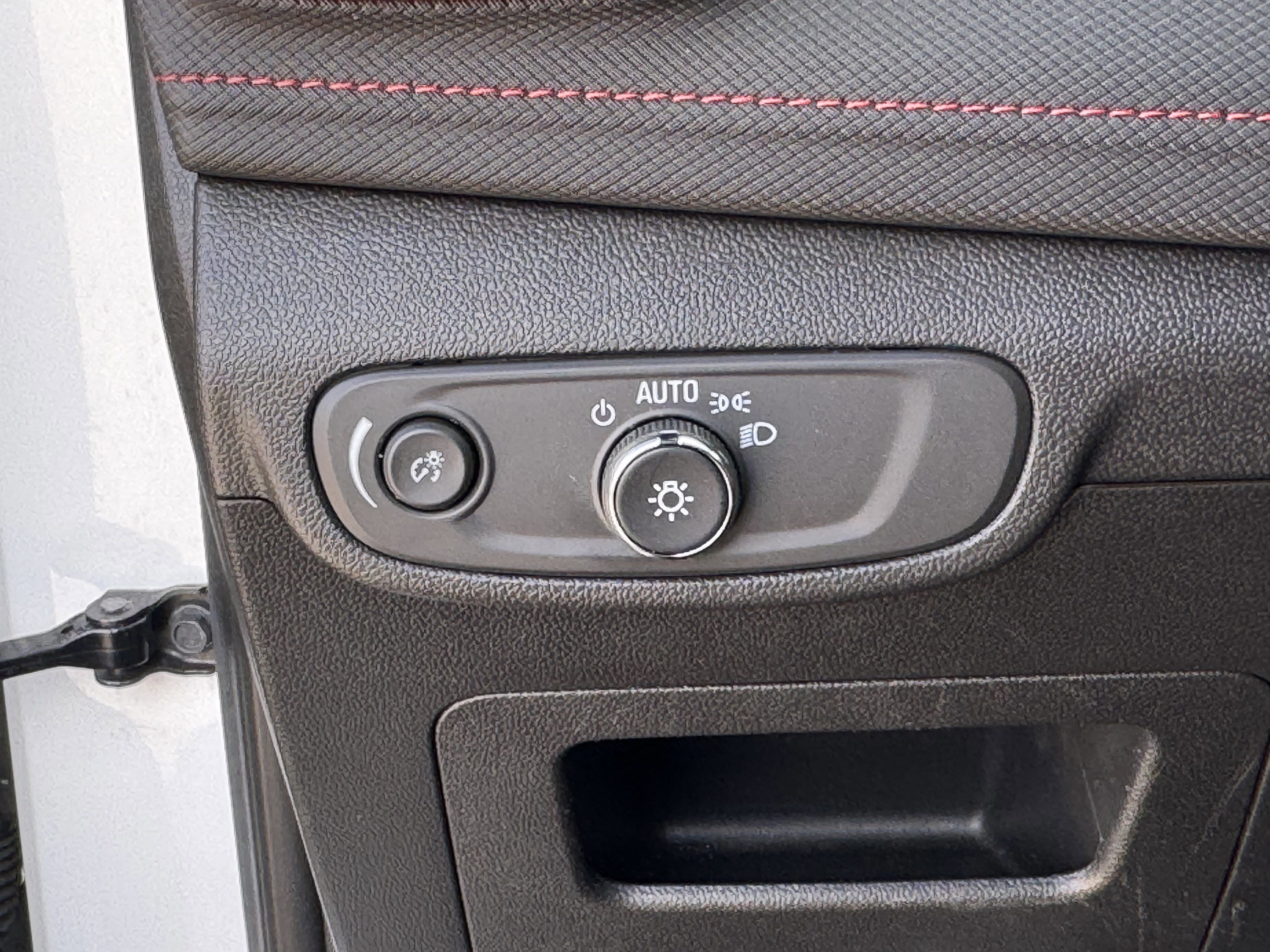 Used 2024 Chevrolet TrailBlazer RS w/ Driver Confidence Package image 23