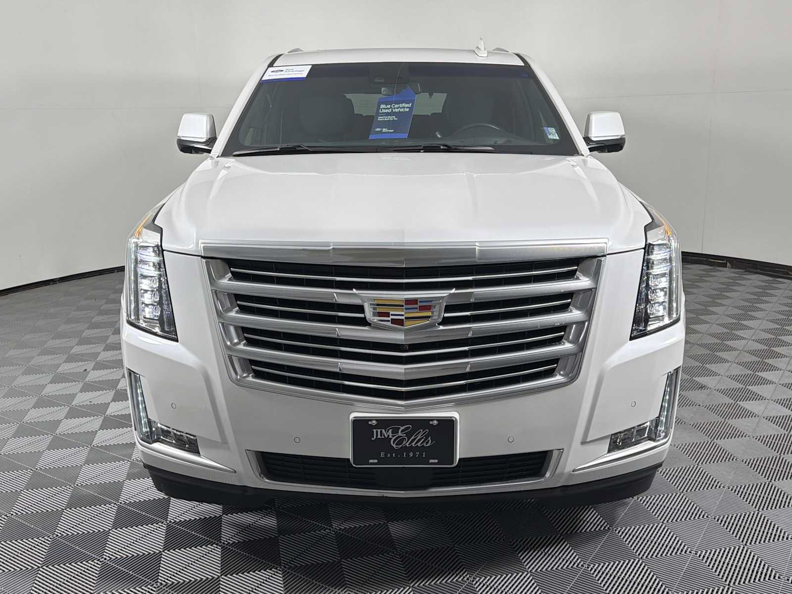 Used 2019 Cadillac Escalade Platinum AWD/4WD image 3