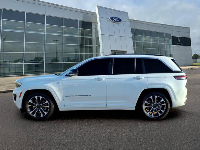 Used 2022 Jeep Grand Cherokee Overland w/ Advanced Protech Group III AWD/4WD image 2