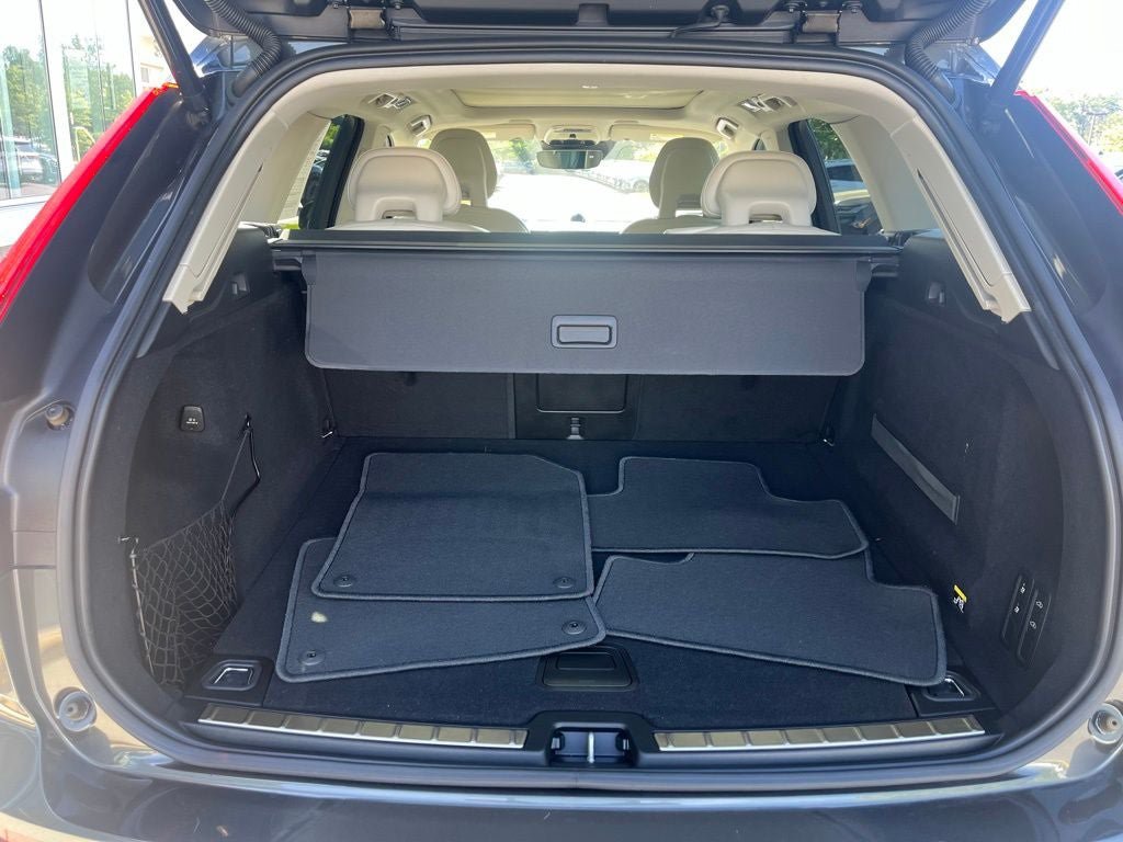 Used 2018 Volvo XC60 T6 Inscription w/ Luxury Seat Package AWD/4WD image 12