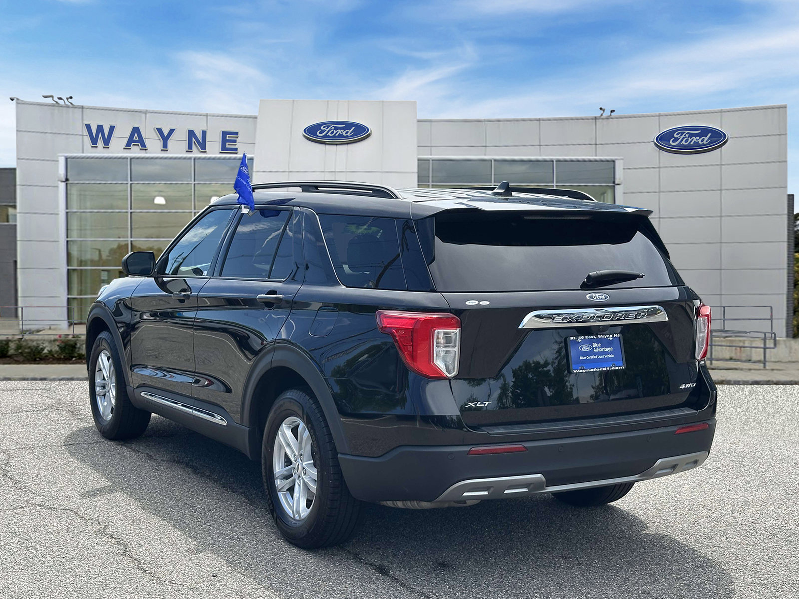 Certified 2023 Ford Explorer XLT w/ Equipment Group 202A AWD/4WD image 4