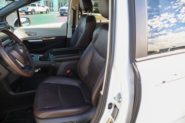 Used 2021 Toyota Sienna Platinum FWD image 18