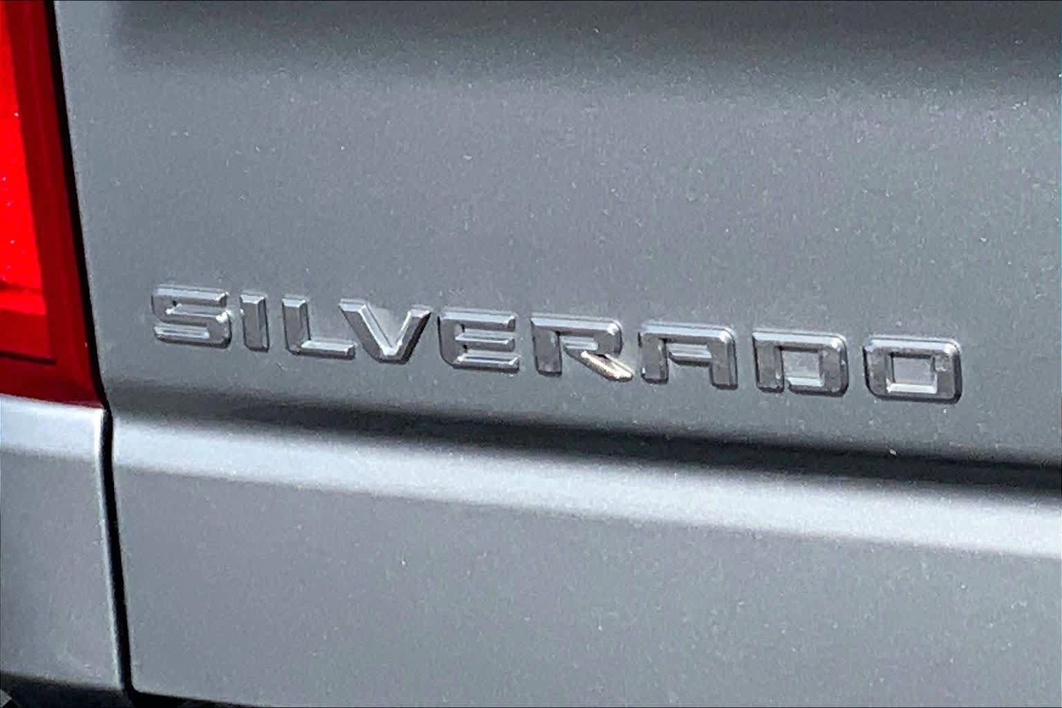 Used 2023 Chevrolet Silverado 1500 High Country w/ Technology Package AWD/4WD image 9
