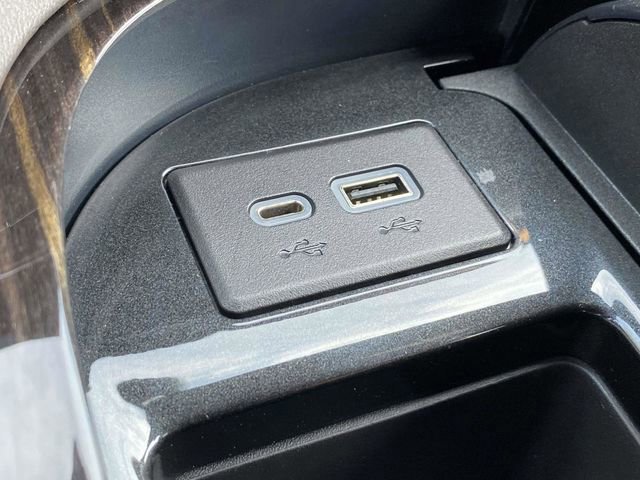 Used 2022 Cadillac Escalade ESV Premium Luxury w/ Performance Package image 31