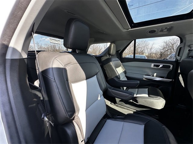 Certified 2022 Ford Explorer XLT w/ Equipment Group 202A image 39