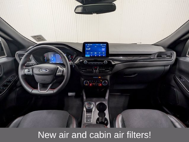 Certified 2025 Ford Escape ST-Line Select AWD/4WD image 3