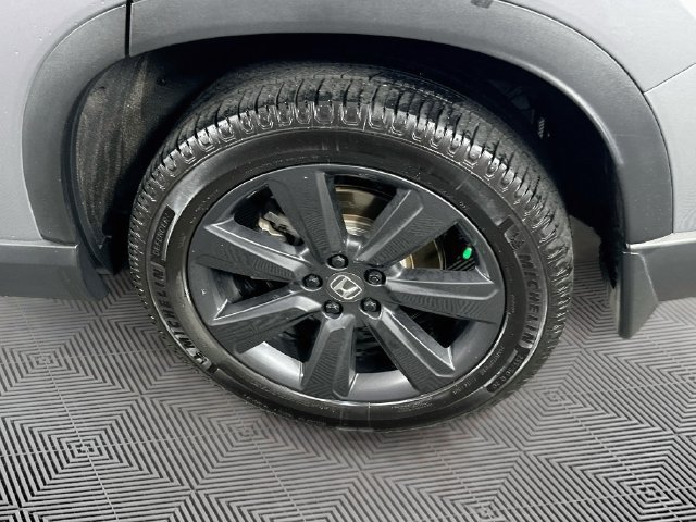 Used 2025 Honda Pilot Sport image 35