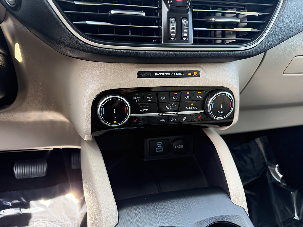Certified 2022 Ford Escape SEL AWD/4WD image 18