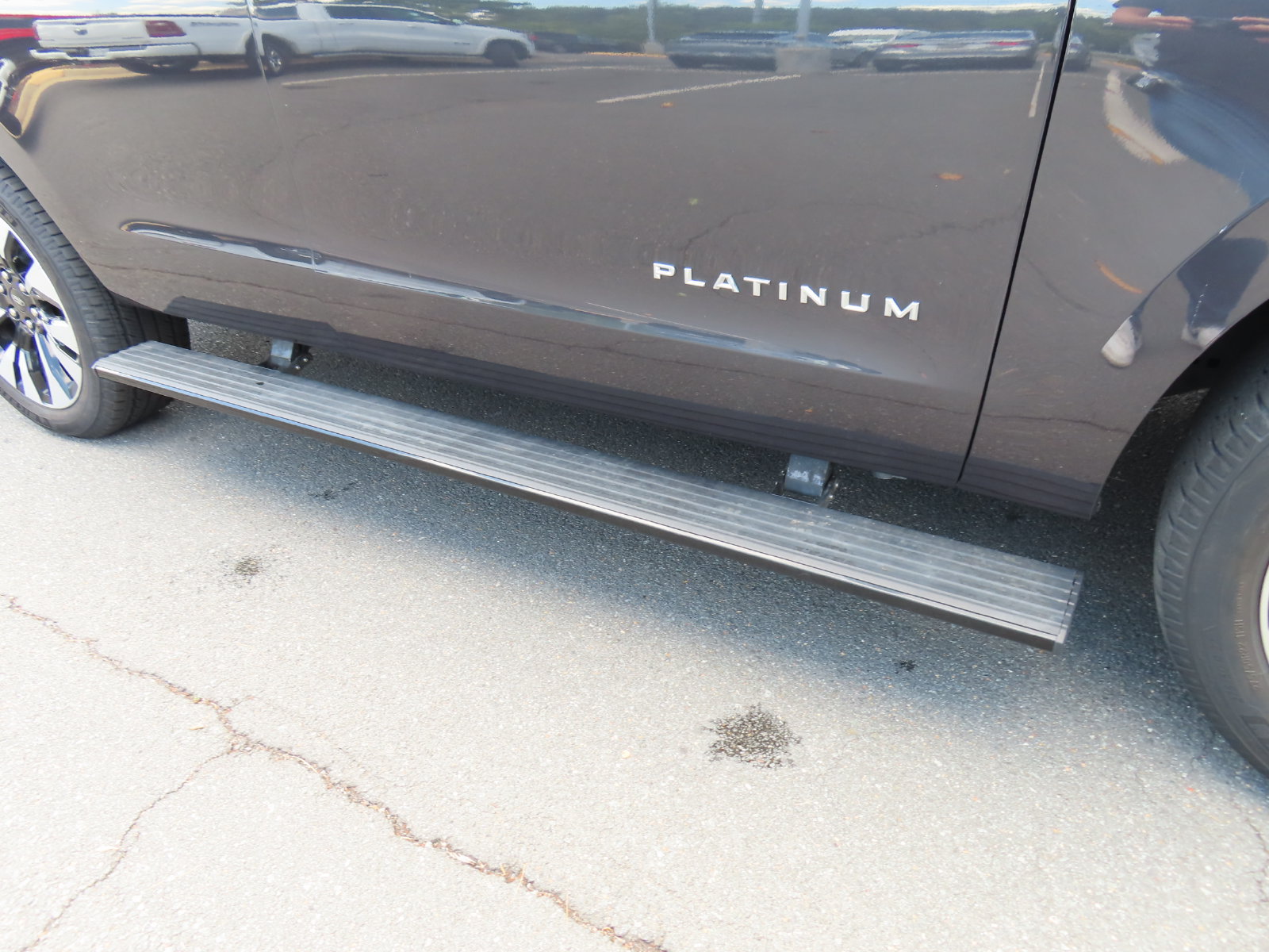 Certified 2025 Ford Expedition Platinum w/ Driver's Package AWD/4WD image 9