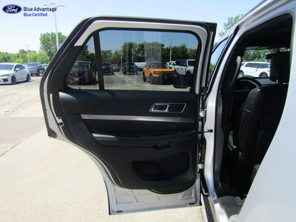 Certified 2019 Ford Explorer XLT w/ Equipment Group 202A AWD/4WD image 43