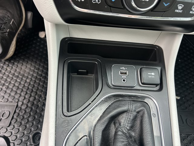 Used 2021 Jeep Cherokee Limited w/ Elite Package FWD image 25
