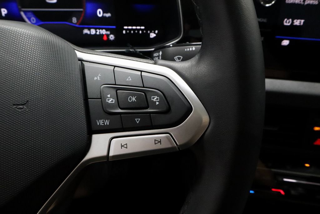 Used 2025 Volkswagen Jetta SE image 27