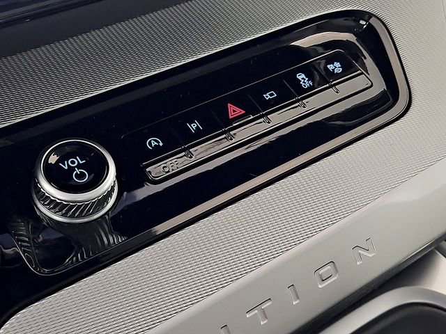 Certified 2025 Ford Expedition Active image 29