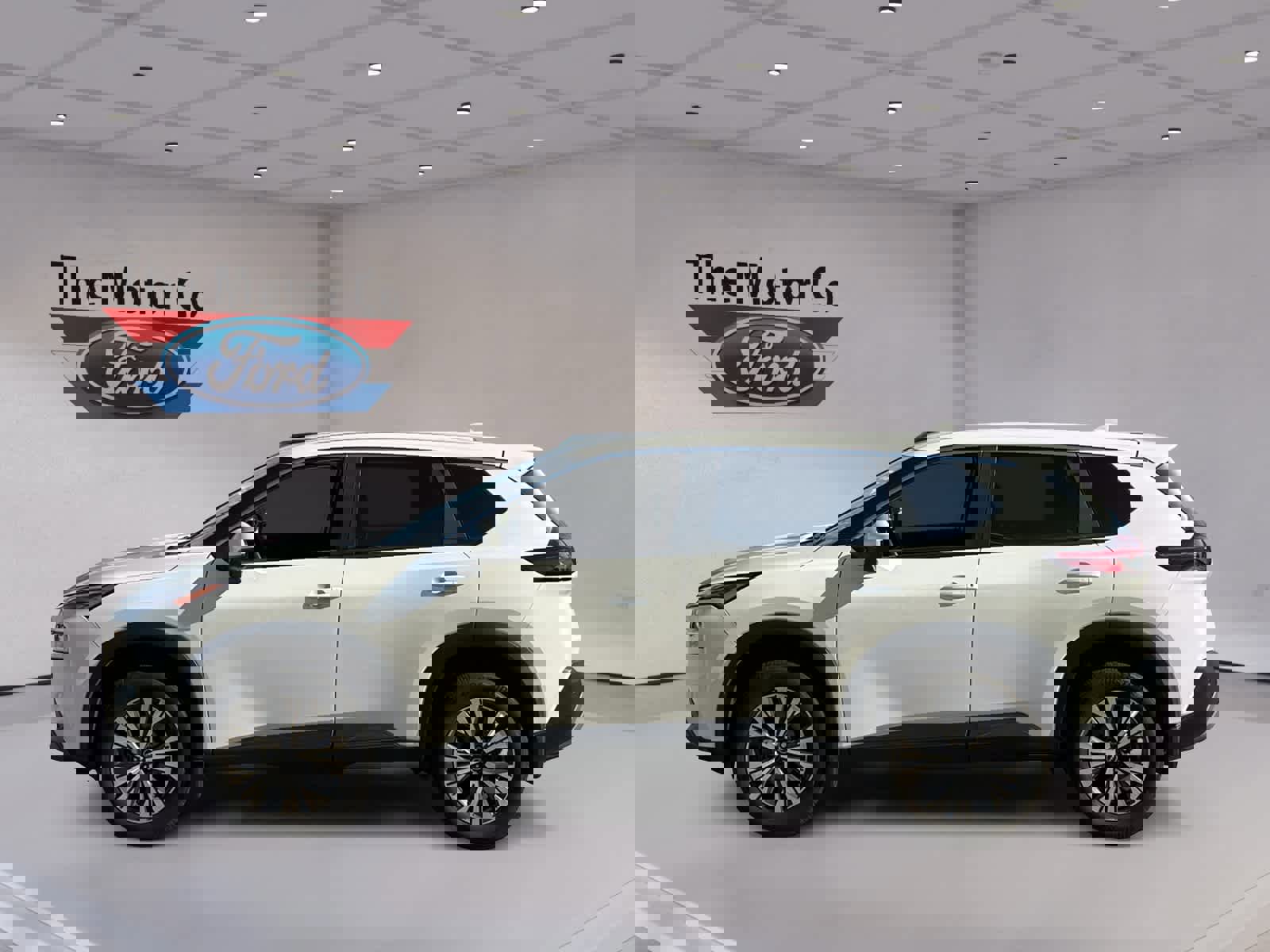 Used 2022 Nissan Rogue SV image 2