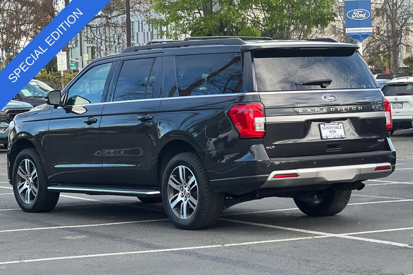 Certified 2023 Ford Expedition Max XLT image 4