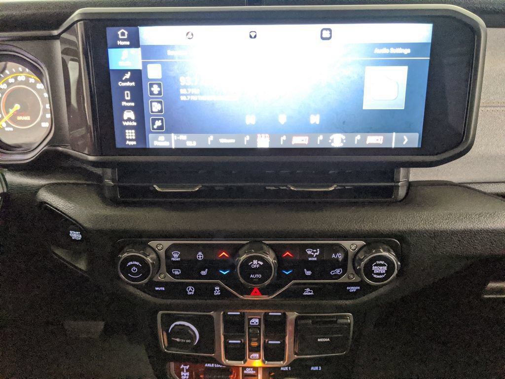 Used 2024 Jeep Wrangler Unlimited Sport AWD/4WD image 13
