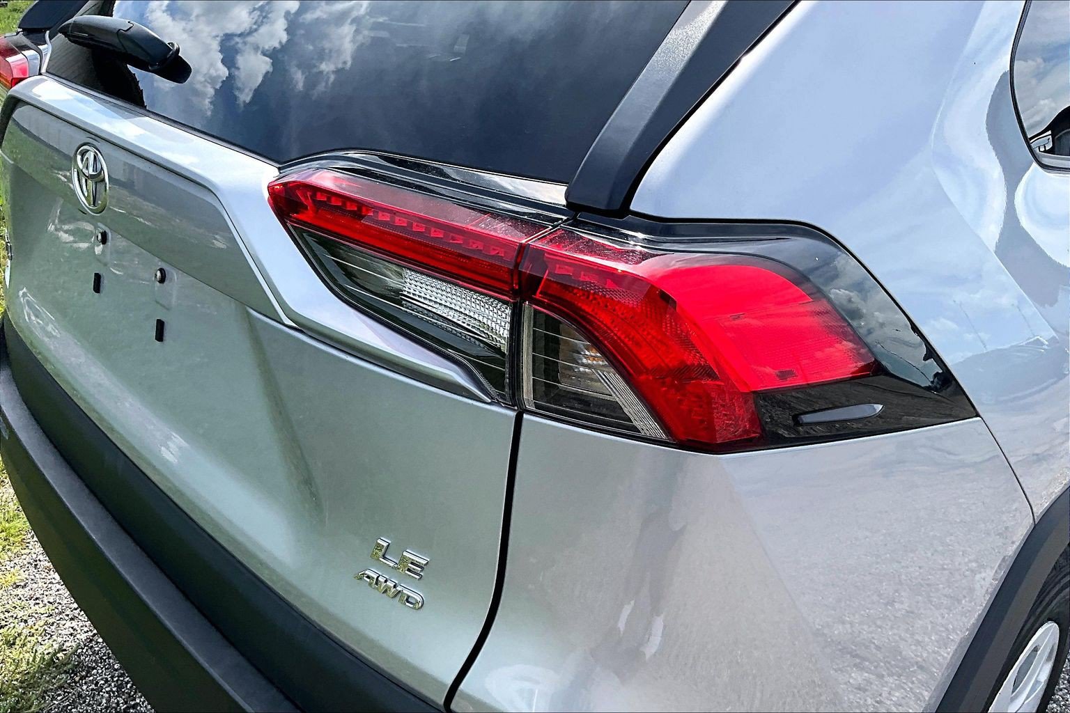 Used 2025 Toyota RAV4 LE AWD/4WD image 29